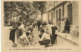 Boules Petanque à Realville . Mesure D ' Un Point - Petanca