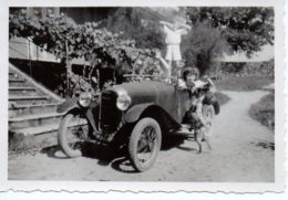 Photo Voiture Ancienne Avec Enfant  Format 9/6 - Automobile