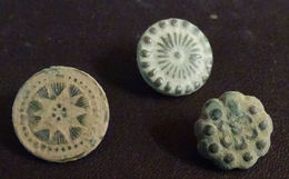 3 SMALL ANTIQUE BUTTON CENTURY XVIII OLD BOUTON BUTTON BOTON SEE MY SHOP CCB24 - Boutons