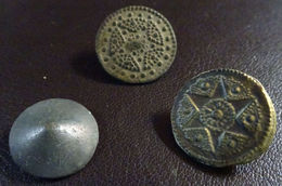 3 SMALL ANTIQUE BUTTON CENTURY XVIII OLD BOUTON BUTTON BOTON SEE MY SHOP CCB25 - Boutons