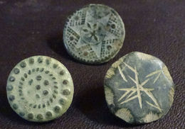 3 SMALL ANTIQUE BUTTON CENTURY XVIII OLD BOUTON BUTTON BOTON SEE MY SHOP CCB27 - Boutons