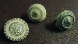 3 SMALL ANTIQUE BUTTON CENTURY XVIII OLD BOUTON BUTTON BOTON SEE MY SHOP CCB35 - Boutons