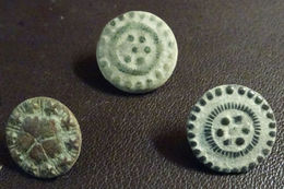 3 SMALL ANTIQUE BUTTON CENTURY XVIII OLD BOUTON BUTTON BOTON SEE MY SHOP CCB34 - Boutons