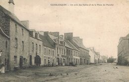 GUERLESQUIN ( Finistère ) - Un Coin Des Halles Et De La Place Du Marché - CH. Rolland Antiquités-Horlogerie - Guerlesquin