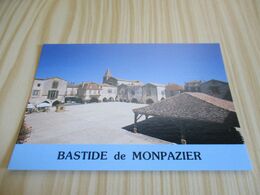 Monpazier (24).L'ensemble De La Place Avec La Halle Et Les Maisons à Galeries. - Other Municipalities