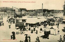 Romilly Sur Seine * La Place De L'union , Le Jour Du Marché * Pissottières - Romilly-sur-Seine