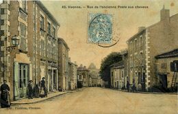 Vivonne * Rue De L'ancienne Poste Aux Chevaux * Cpa Toilée Colorisée - Vivonne