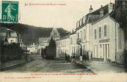 La Neuveville Les Raon * Le Tramway Tram De La Vallée De Celles Dans L'avenue De La Gare * Café Restaurant - Autres & Non Classés