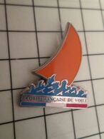 715c Pins Pin's / Rare & Belle Qualité THEME SPORTS / BATEAU VOILIER ECOLE FRANCAISE DE VOILE E Par DECAT - Ferrari