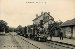 Luzarches * Intérieur De La Gare * Train Locomotive * Ligne Chemin De Fer Val D'oise - Luzarches