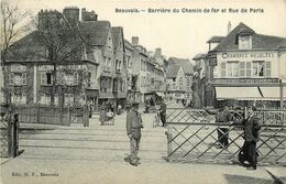 Beauvais * Barrière De Chemin De Fer Et Rue De Paris * Ligne De L'oise * Passage à Niveau * Fumisterie - Beauvais