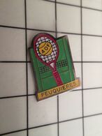 715c Pins Pin's / Rare & Belle Qualité THEME SPORTS / TENNIS CLUB AOF FEUQUIERES RAQUETTE BALLE - Tennis