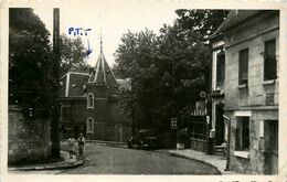 Jumièges * La Rue Du Bourg De L'abbaye - Jumieges