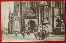 CPA  -  Metz  - Place De La Cathédrale Et Portail De La Vierge - Metz