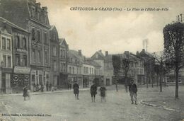 Crèvecoeur Le Grand * La Place De L'hôtel De Ville * Au Dos Cachet Militaire Hôpital N°16 Royaldieu Compiègne - Crevecoeur Le Grand