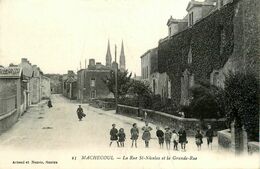 Machecoul * La Rue St Nicolas Et La Grande Rue * Groupe D'enfants - Machecoul