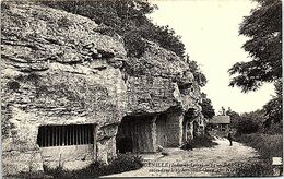 37 - GENILLE RASSAY - Caves Dans Les Rochers ( Sud Ouest ) - Genillé