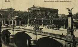 BERLIN  Nationalgalerie Und Friedrichs-Brücke  1921  Schönes Pferdegespann Auf Der Brücke  1920 - Mitte