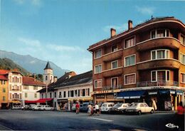 FAVERGES - La Place - Maison De La Presse - Automobiles - Renault 4L - Faverges