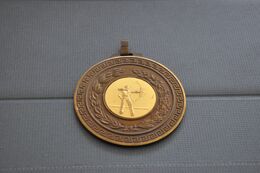 REF MON6 : Médaille Sportive Theme Tir à L'arc  Diam 70 Mm - Tiro Con L'Arco