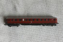 Dieseltriebwagen Der Deutsche Bundesbahn; VT137 / VT33.2 (Baugleich Mit BR 185 Der DR; PIKO; Epoche IV; Neu In OVP - Locomotives