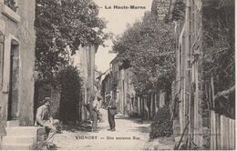 52 - VIGNORY - UNE ANCIENNE RUE - Vignory