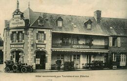 Pontmain * Devanture Hôtel Des Voyageurs J. HUBERT * Automobile Ancienne - Pontmain