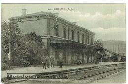 CPA - 69 - AMPLEPUIS - Personnel Devant La Gare - Transport - Amplepuis