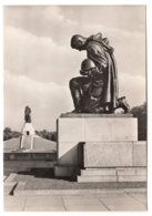 (Ost) Berlin-Treptow - Sowjetisches Ehrendenkmal, Kniender Soldat - Treptow