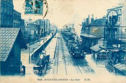 Bois Colombes * La Gare * Train Locomotive * Ligne Chemin De Fer Hauts De Seine - Autres & Non Classés