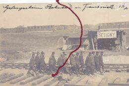 ( 02 ) - RESIGNY Gefangenen Bei Bahnbau 2 X  Photo Allemande GRANDES DIMENSIONS.1° Guerre - Altri Comuni