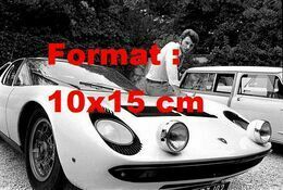 Reproduction D'une Photographie De Johnny Hallyday Et Sa Lamborghini Miura En 1967 - Ohne Zuordnung
