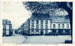 22 PLOUARET - L'avenue De La Gare Et Le Restaurant Des Voyageurs - Plouaret