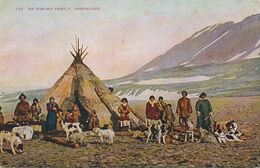 An Eskilo Family Greenland . Groenland .  . Chien Traineaux . Sledge Dogs. - Groenlandia