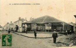 La Mothe Achard * Les Halles * La Place - La Mothe Achard