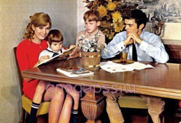 Famille Parfaite Des Années 1950 - 1960, Fillette, Garçon, Jouets -Perfect Family Of The 1950s - 1960, Girl, Little Boy - Mode