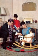 Famille Parfaite Des Années 1950 - 1960, Fillette, Garçon, Jouets -Perfect Family Of The 1950s - 1960, Girl, Little Boy - Mode