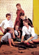 Famille Parfaite Des Années 1950 - 1960, Fillette, Garçon, Jouets -Perfect Family Of The 1950s - 1960, Girl, Little Boy - Mode