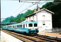 TRAIN Autorail Type Z  -   Gare De FEYZIN  (69)  Ligne Paris Marseille - Feyzin