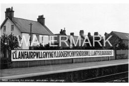 LLANFAIRPWLLGWYNGYLLGOGERYCHWYRNDROBWLL. LLANTYSILIOGOGOGOCH STATION OLD R/P POSTCARD ANGLESEY WALES - Anglesey