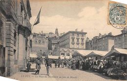 Le Puy En Velay          43        Place Du Martouret Jour De Marché     (voir Scan) - Le Puy En Velay