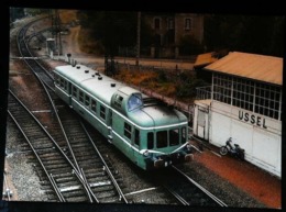 TRAIN Autorail  Type  X Picasso -  Gare De USSEL 1989 Mobylette Motobécane Ou Peugeot Au Poste B - Ussel