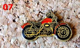 Pin's MOTO - HARLEY DAVIDSON - N° 07 - Verni époxy - Fabricant Inconnu - Motorbikes