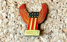 Pin's MOTO - HARLEY DAVIDSON - BIKER Number One Ailes Rouges - Verni époxy - Fabricant Inconnu - Motorbikes