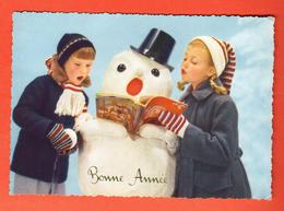 FL-31 Bonne Année, Enfants Chantant Avec Un Bonhomme De Neige. Circulé En 1965 Avec Timbre UIT, Grand Format - Neujahr