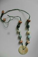 Neuf - Collier Birman Perles Jade Vert Et Marbre Jaune Brun Sur Cordon De Soie Vert - Ethnics