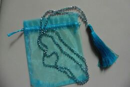 Neuf - Collier Sautoir Perles à Reflets Irisés Bleues Avec Un Grand Pompon En Soie Bleu Turquoise - Halsketten