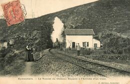 Eymoutiers * 1905 * à L'arrivée D'un Train , Le Tunnel Du Château Repenti * Station Gare Locomotive Ligne Chemin De Fer - Eymoutiers