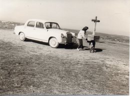 Photo  Voiture Mercédes Avec Famille Au Pays Basque En 1963 ,  Format 11/8 - Automobiles