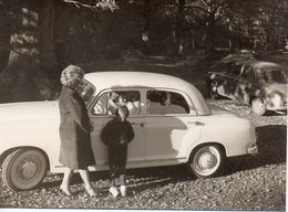 Photo  Voiture Mercédes Avec Famille Au Pays Basque En 1963 ,  Format 11/8 - Cars
